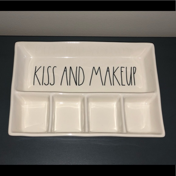Rae Dunn makeup tray Kiss ands Makeup - Picture 1 of 1